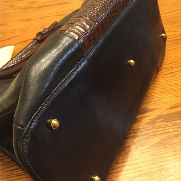 Brahmin Leather Handbag with Shoulder Strap. Item # 6950 - Picture 5 of 6